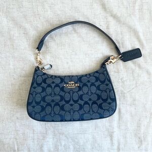 Coach teri and Gold Shoulder Bag *read description *